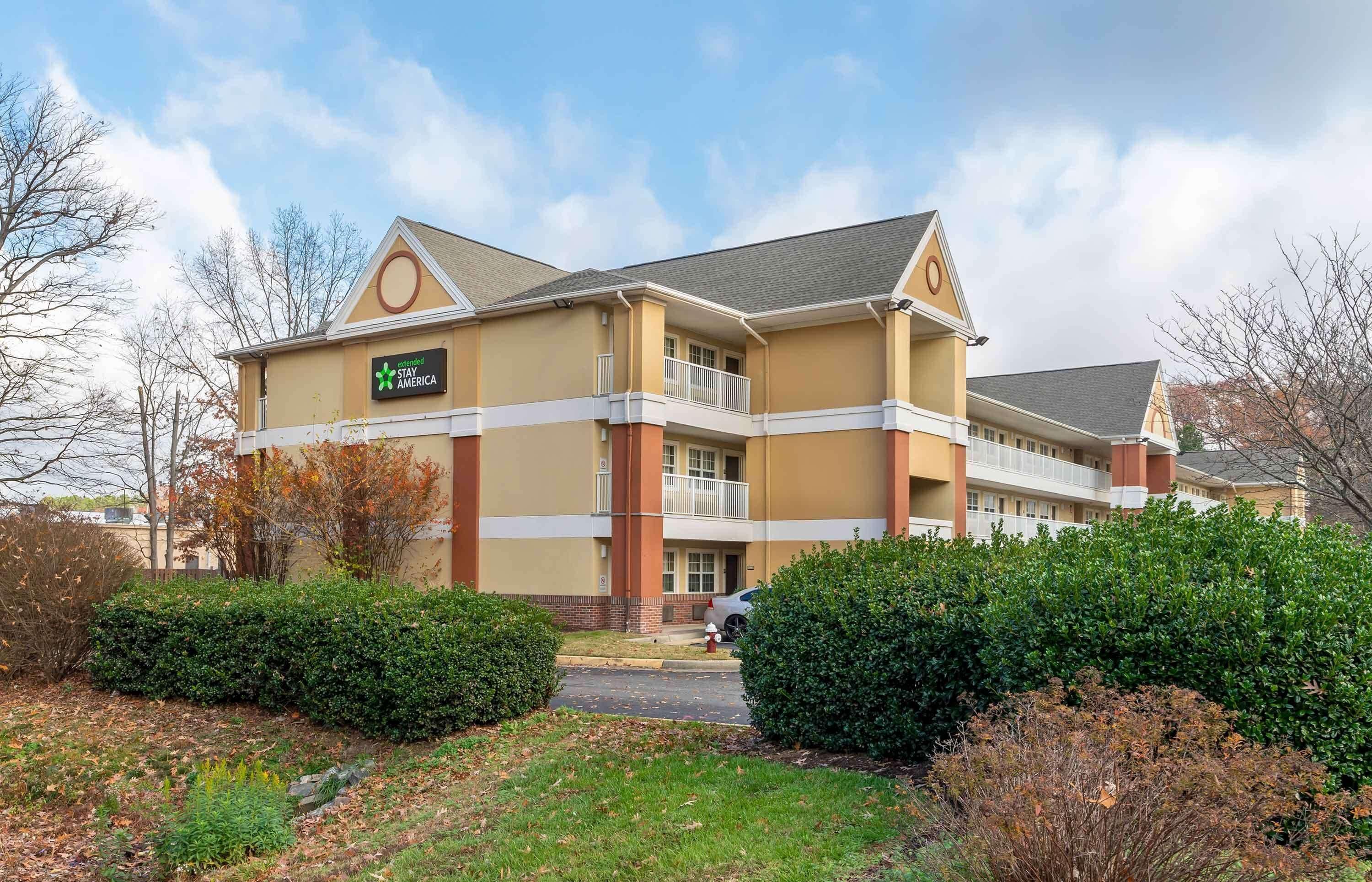 Staying Near Christopher Newport University: 4 Budget Hotels Compared
