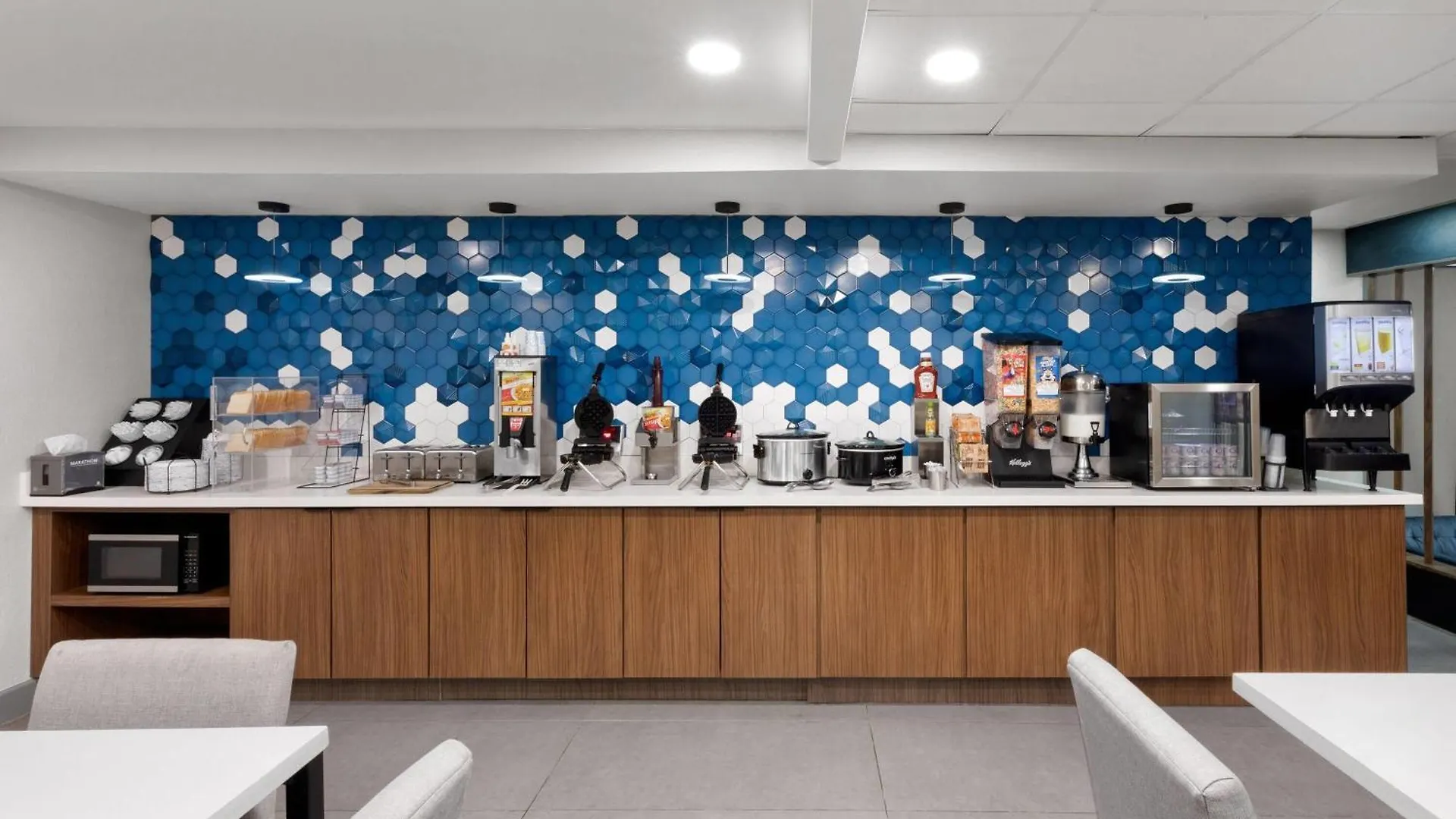 Staying Near Turner Field: 4 Budget-Smart 3-Star Hotels Compared