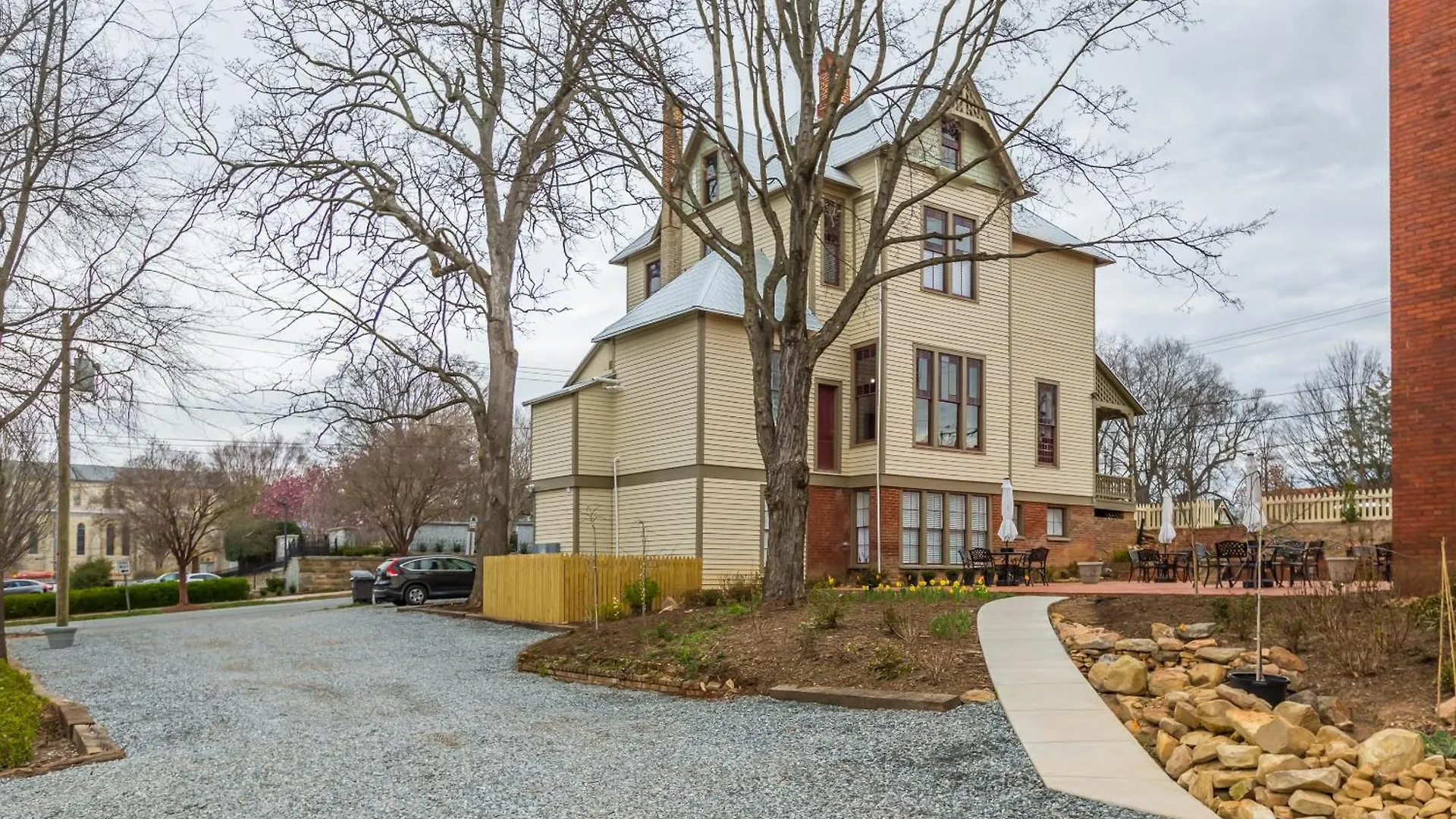 4 Business Hotels Near Benton Convention Center for Easy Access