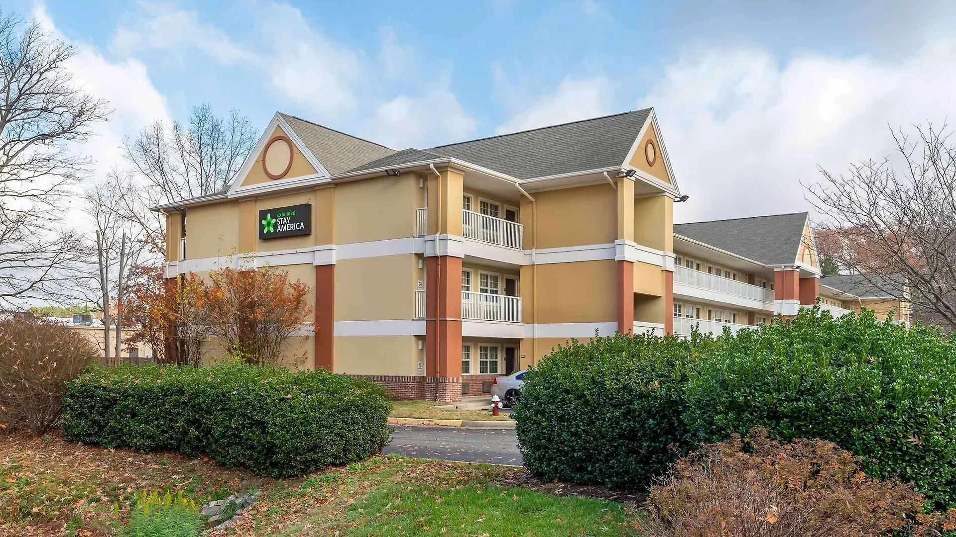 Staying Near Christopher Newport University: 4 Budget Hotels Compared